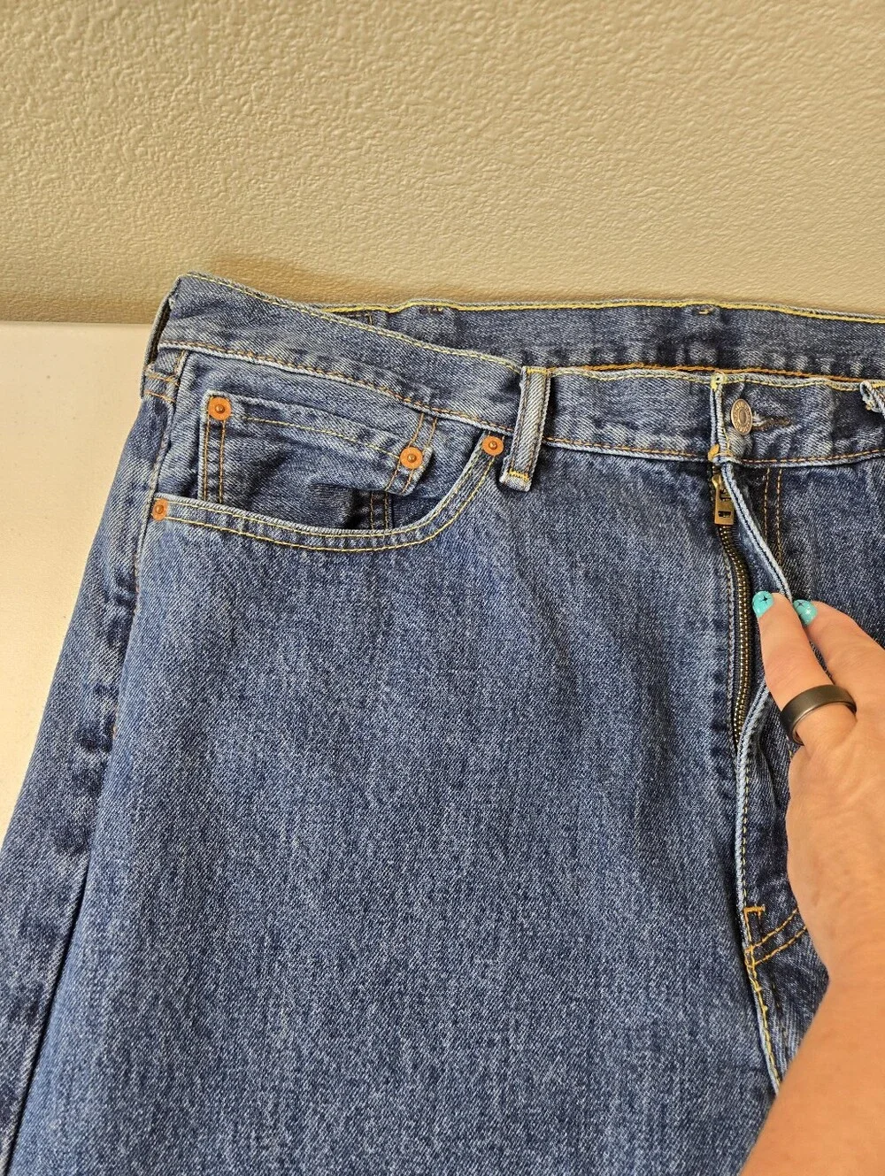 Levi's 505 Men’s Medium Wash Jeans 40x32